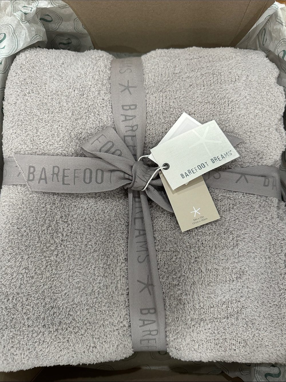 Barefoot Dreams Cozy Chic Throw Blanket in Light Gray NWT - Picture 3 of 6
